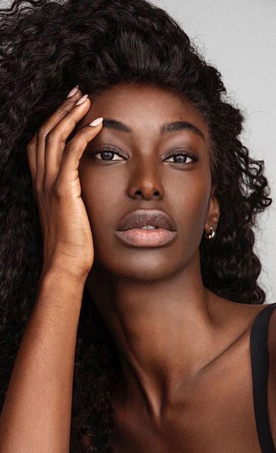 Yala Valentine Nzuzi<br /><span class="model-data-overview">EU 174cm | US 5′ 8.5“</span>