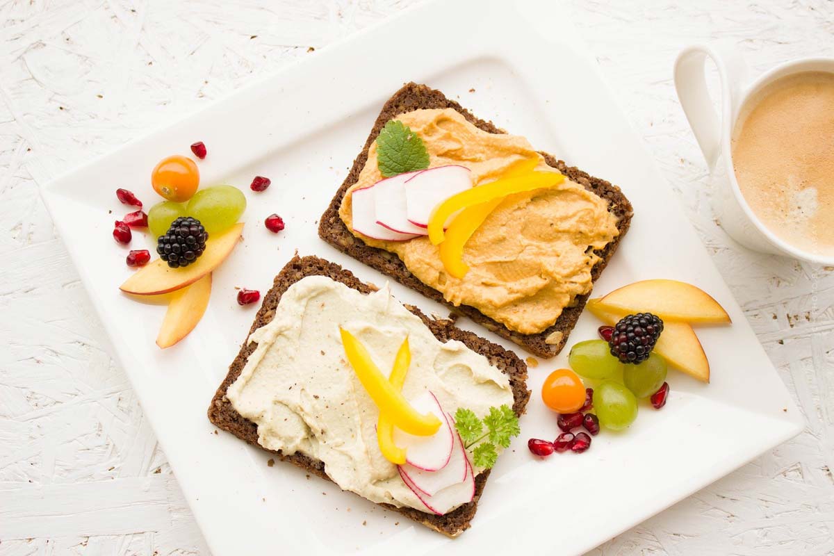Ernährung-Lebensmittel-Hautpflege-Zitronen-Karotten-Getränke-Fruchte-Tisch-Kaffee