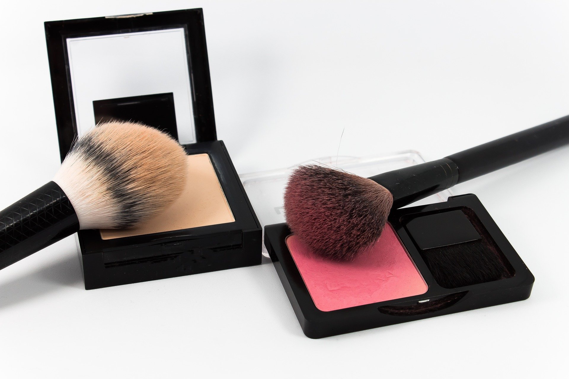 makeup-armani-beauty-schminke-blush-pinsel-spiegel