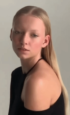 Linda Mohnke<br /><span class="model-data-overview">EU 178cm | US 5′ 10“</span>